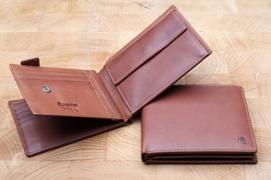 <h5>2235 08</h5><p>Wallet in black and brown with 12 creditcard slots, net compartment, 7 slip pockets, double billfold and coin compartment. Size: 12 x 9,5 cm																																																			</p>