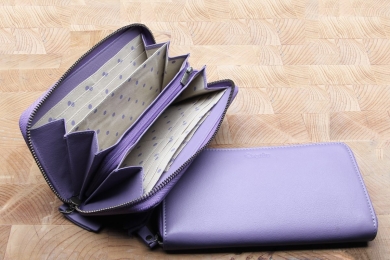 <h5>1961 42</h5><p>Zipped wallet in 9 colors available with matching dotted lining. This wallet has 15 credit card slots, 5 slip pockets, a zipp compartment, and a zipp coin compartment. Size 18,5 x 10 cm																	</p>