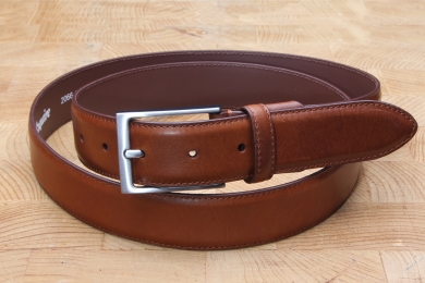 <h5>2066 35</h5><p>Belt "Dallas" in black and brown. Width 3,5 cm and length available till 115 cm.
DEscription: Moulded, single stitched and shortable</p>