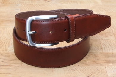 <h5>2025 40</h5><p>Belt "Dallas" in black, brown and cognac.
Width 4 cm and length available till 115 cm. Description: Moulded, single stitched and shortable.	</p>