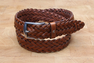 <h5>2165 35</h5><p>Braided belt in black and cognac.
Width 3,5 cm and length available till 115 cm.</p>